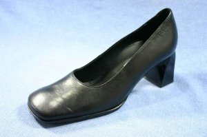 BETTY BARCLAY WOMENS BLACK LEATHER PUMPS 5/8 M NEW