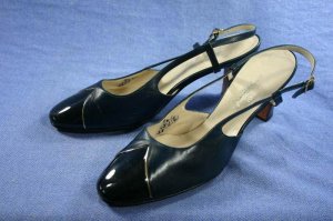 VINTAGE SAKS FIFTH AVENUE SLINGBACKS NAVY 9 AA FENTON