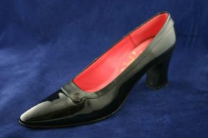 VINTAGE 60'S ORIGINAL DEB BLACK PATENT PUMPS 8.5 N NOS