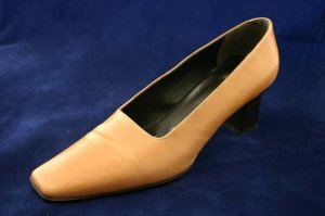 ANNE KLEIN WOMENS CAMEL LEATHER MID HEEL PUMPS 7.5 M