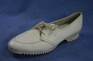 VINTAGE 60'S RED CROSS SHOES WHITE LEATHER OXFORDS 6 AA
