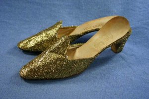 VINTAGE 1940'S GOLD TINSEL MULES SHOES ITALY 8 M NOS