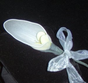 One Dozen Italian Mesh Calla Lily Confetti FlowerFavor