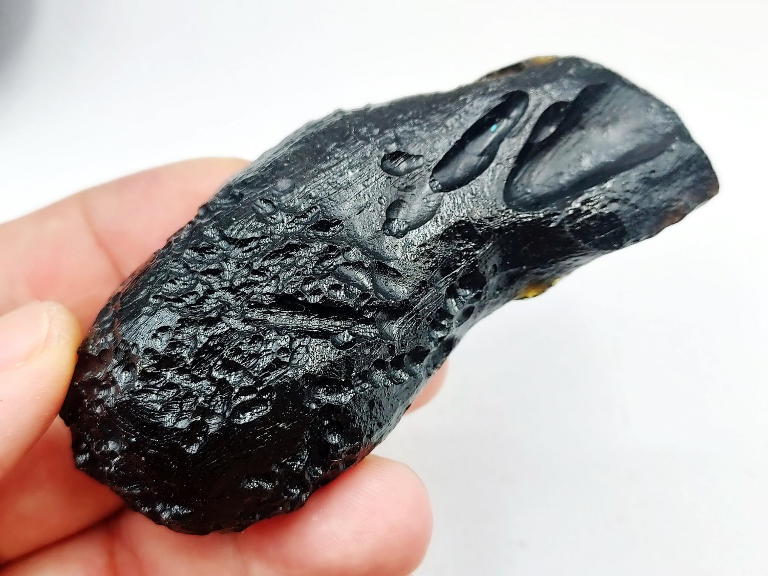 S08511 : Indochinite Tektite (76.1g)- Authentic Indochinite Glass Meteorite from Thailand