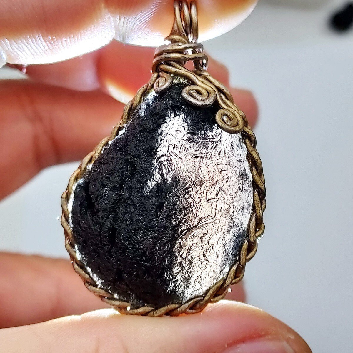 P0416 : Translucent Agni Manitite Pendant - Antique  Design  (16.8g, 4.8x3x1.6cm)