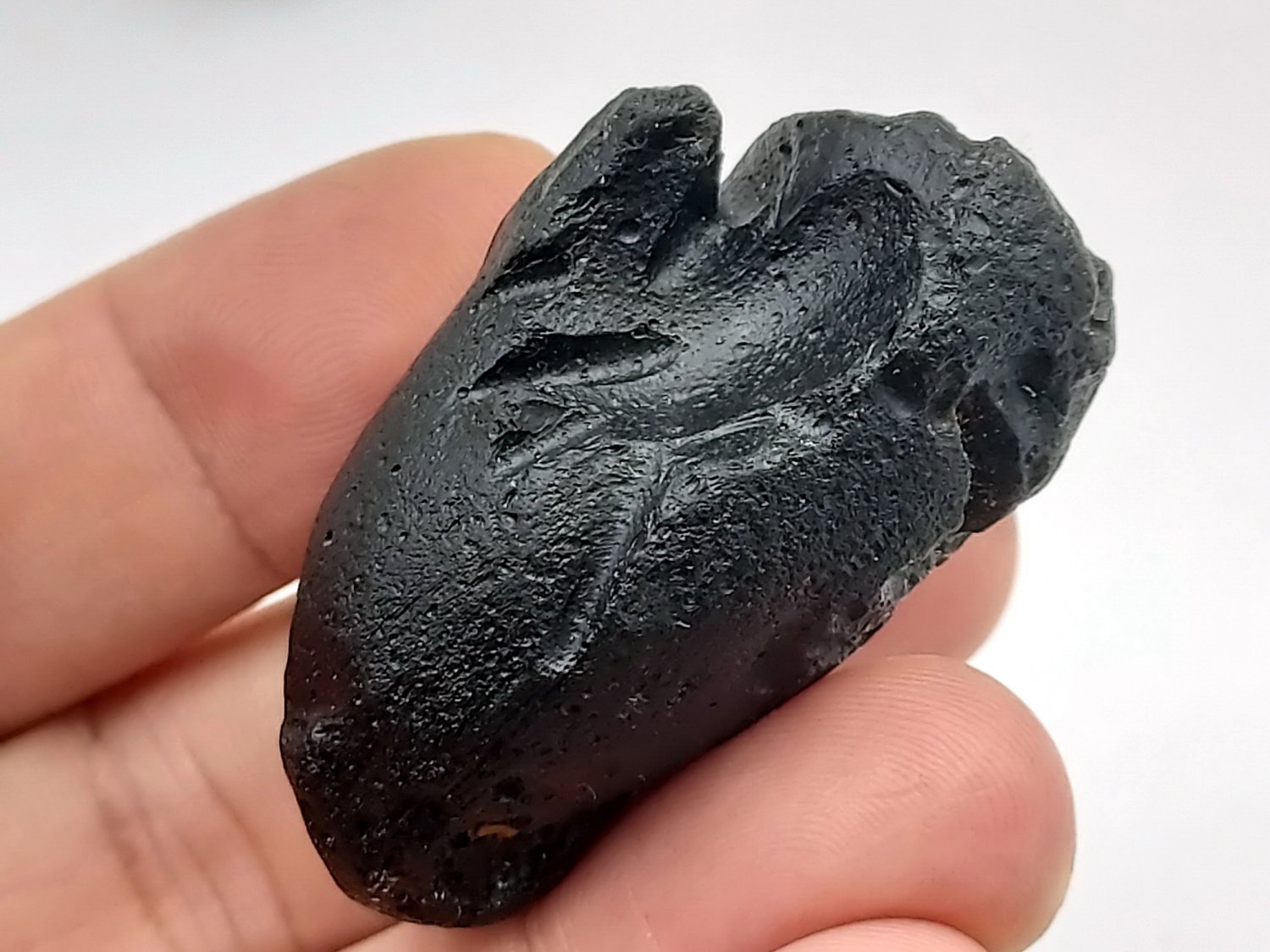 S08586 : Rare Shape Indochinite Tektite (31.8g) Meteorite Rare Collectible