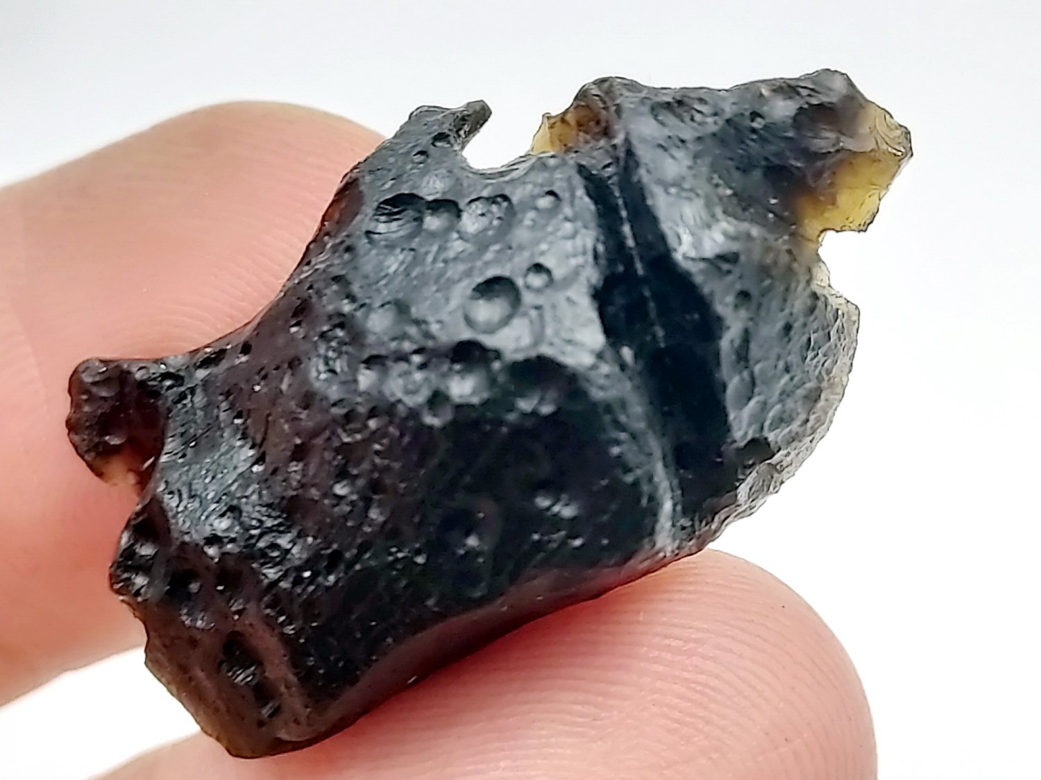 S08854 : Rare Shape Indochinite Tektite (7.5g) Meteorite Rare Collectible