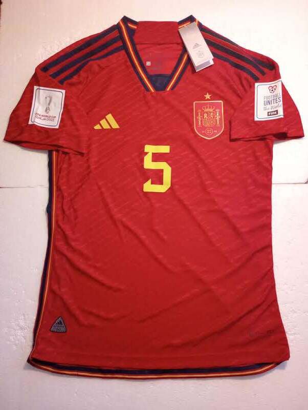 Sergio Busquets Spain 2022 World Cup Match Slim Red Home Soccer Jersey 2022-2023