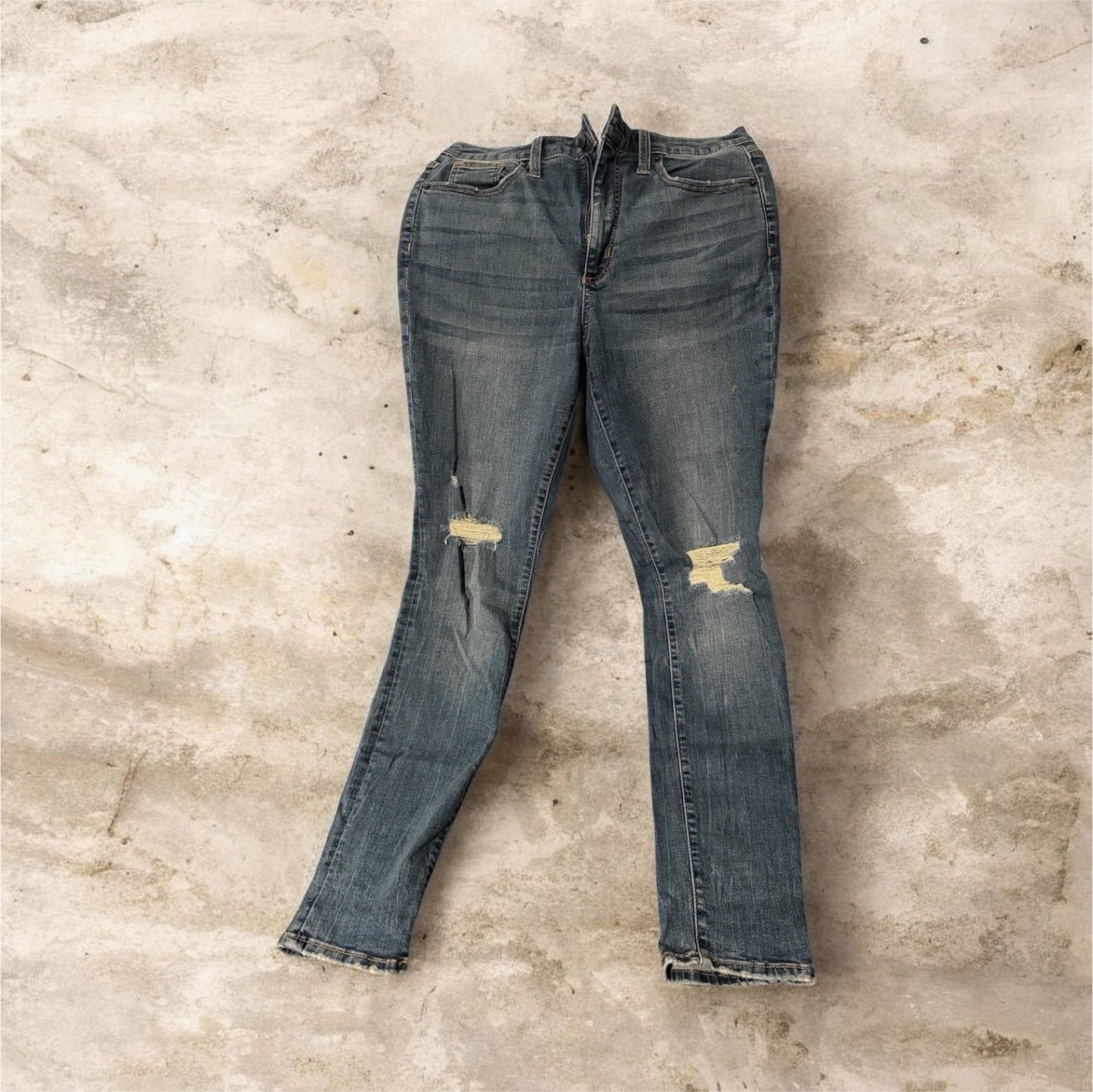 Universal Thread High Rise Skinny Distressed Blue Women's Jeans Stretch
