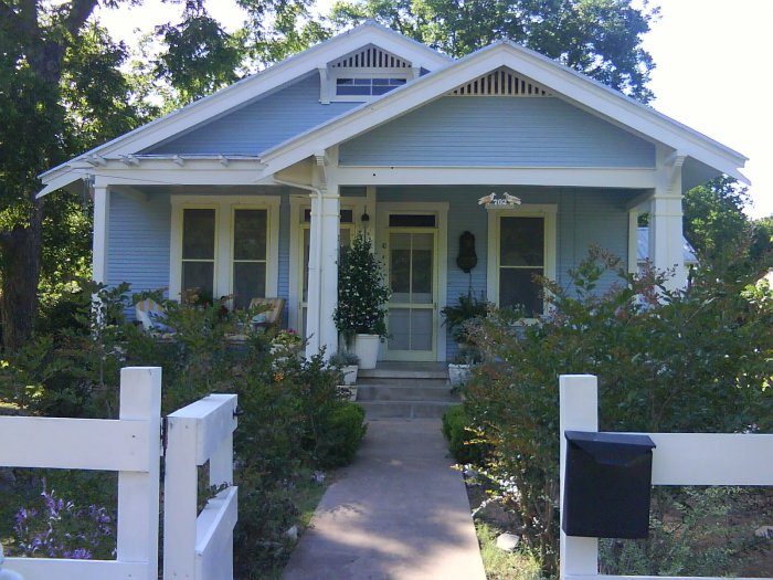 The Blue Bungalow On Orange Street