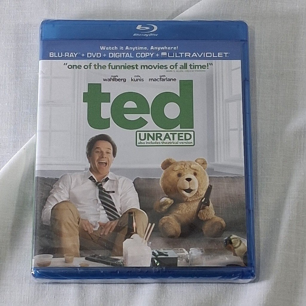 Ted (Blu-ray/DVD/Digital Copy) Unrated Combo Pack Brand New & Sealed