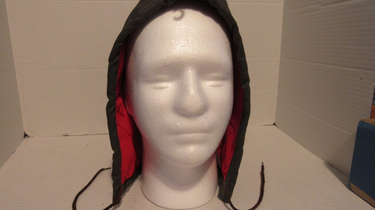 Button On Winter Hood With Drawstring Tie Green Red Fiber Lining Size Medium Boy