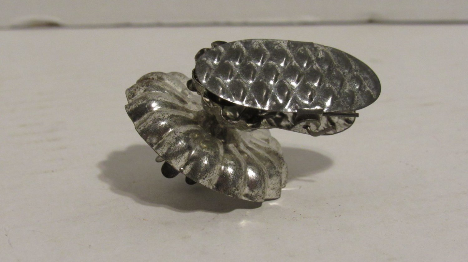 VTG Unique Christmas Tree Tin Metal Clip Candle Holder Large Swivel Cup Pinecone