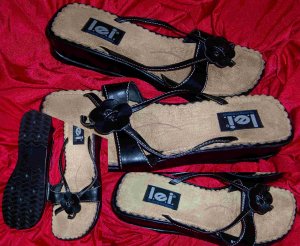 LEI Size 7 Black Toe Thong Sandals Flip Flops Womens Shoes