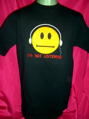 Funny T-Shirt Size Medium  ~  I'M NOT LISTENING Fuzzy Face