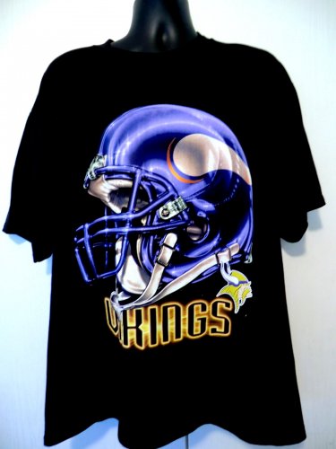 Minnesota Vikings Helmet  Retro Minnesota Vikings T-Shirt