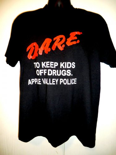 Classic Vintage DARE TO KEEP KIDS OFF DRUGS T-Shirt Apple Valley MN Size Large