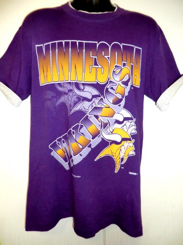 Minnesota Vikings Football Team Vintage NFL Graphic T-shirt