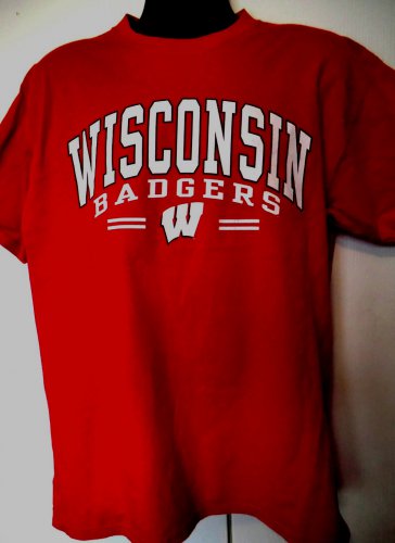 Red Wisconsin Badgers T-Shirt Size Large