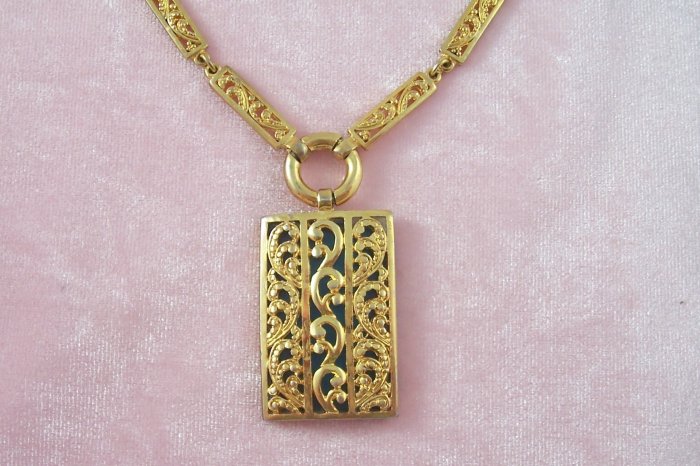 Vintage Filigree Link Necklace Green Acrylic Back Pendant Flashy Retro