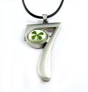 Real Four 4 Leaf Clover Necklace Pendant Number 7