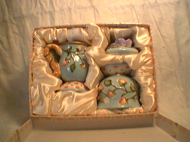 Silvestri Berry Cream and Sugar Gift Set - the Whispering Garden Collection - Elaine Voghelle