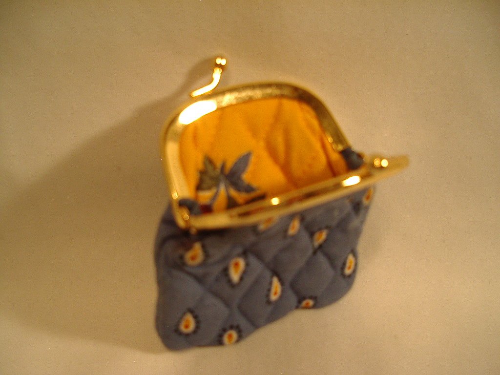 Vera Bradley French Blue Kisslock coin purse   pre-owned retired