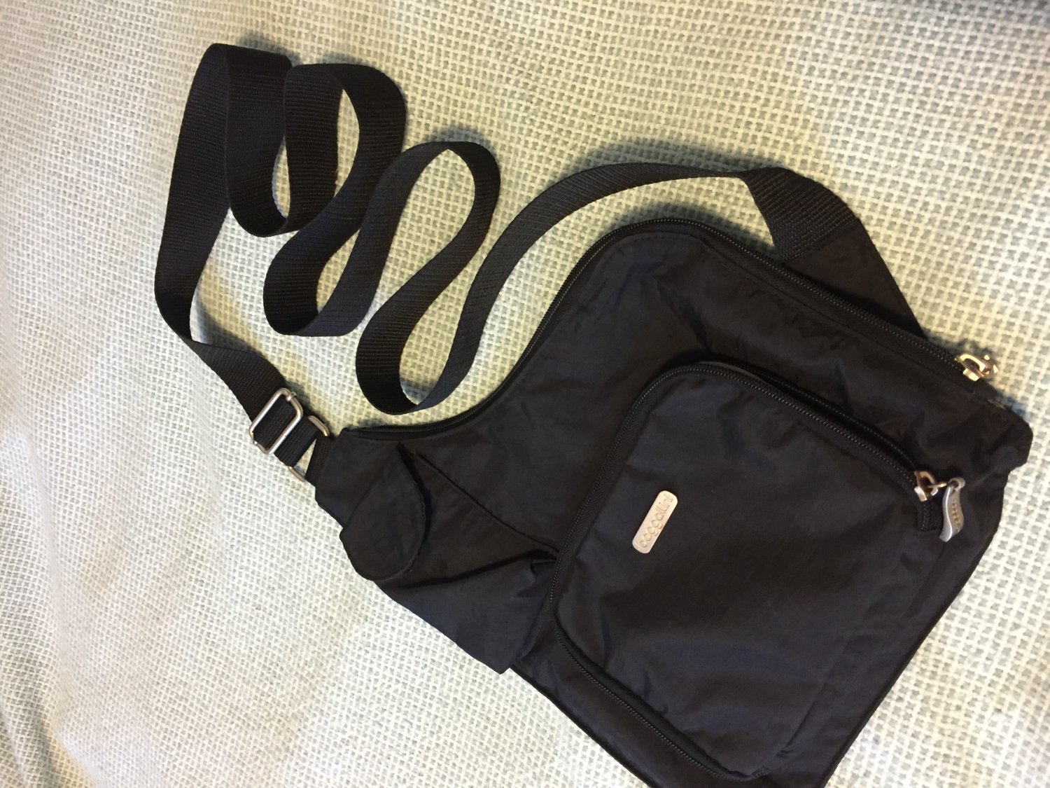 Baggallini crossbody nylon Black lie flat profile Travel shoulder bag tan lining