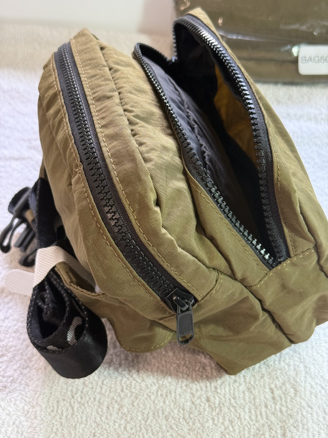 Baggu Fanny Pack KELP green original white lettering strap crossbody bag waist sling NWT Roomy Rare