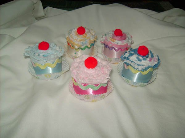 Burp Cloth Cupcakes - Baby Girl