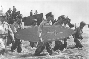 GENERAL MACARTHUR returns to the PHILIPPINES surfing photo poster 20x30 NEW