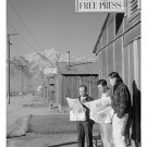 group reading manzanar paper i.e. LOS ANGELES TIMES b/w photo poster 20x30