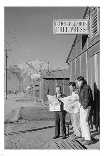 group reading manzanar paper i.e. LOS ANGELES TIMES b/w photo poster 20x30
