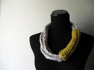neck loops in gray and citron yellow.