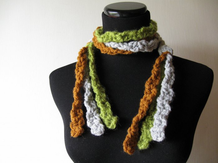 the twisted colors midgie scarf.