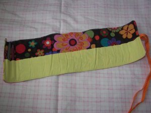 B20-Roll'em Up Crayon Roll: Retro Theme