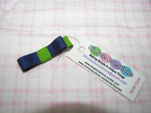 B73- Green and Navy Blue Simple Clip