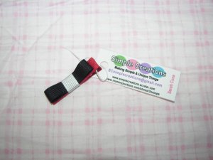 B79- Red White & Black Simple Clip