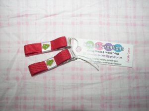 B84- Christmas Red  Simple Clip Set