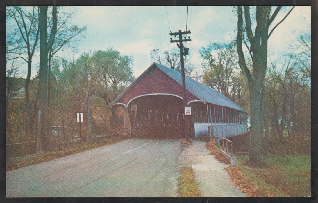 Covered Bridge Lyndon Vermont 2 lane Road Chrome Postcard 1259