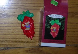1995 Feliz Navidad Hallmark Ornament