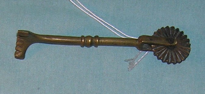 Antique Brass Pie Crimper w/ Wheel
