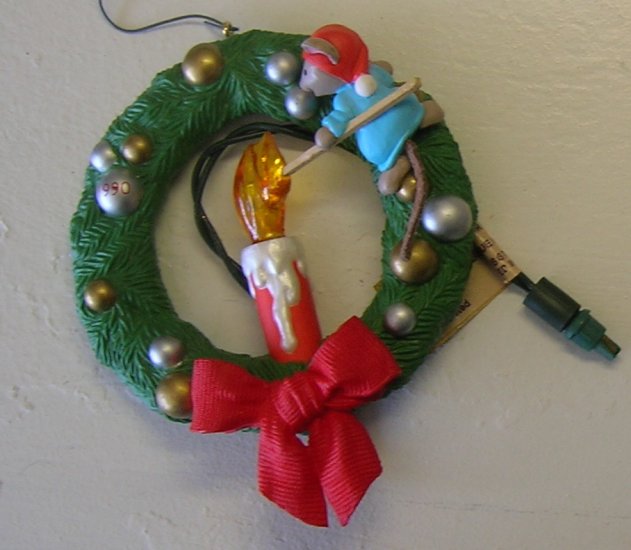 1990 Chris Mouse Wreath Hallmark Ornament