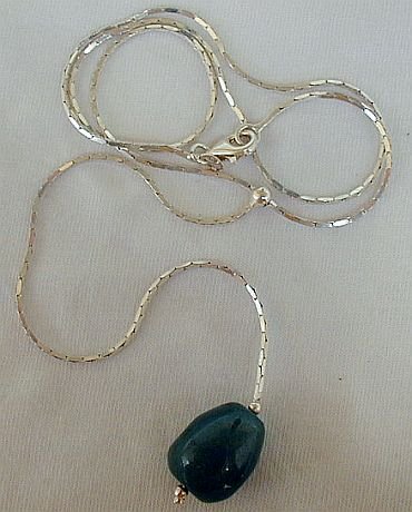 Rhodium green necklace