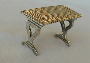 Table miniature-C