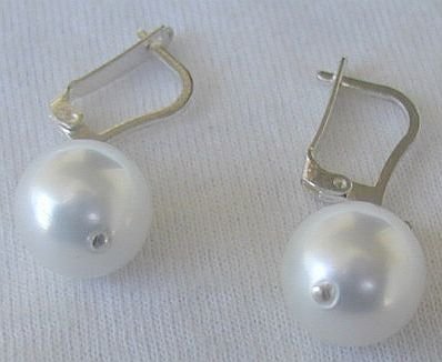 White pearls earrings