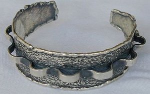 Silver pitulim bangle