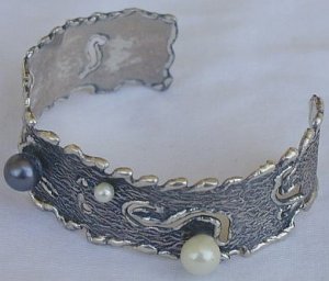 2white&black pearls-D