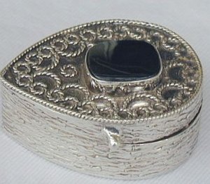 Mini black heart box