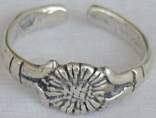silver flower toe ring